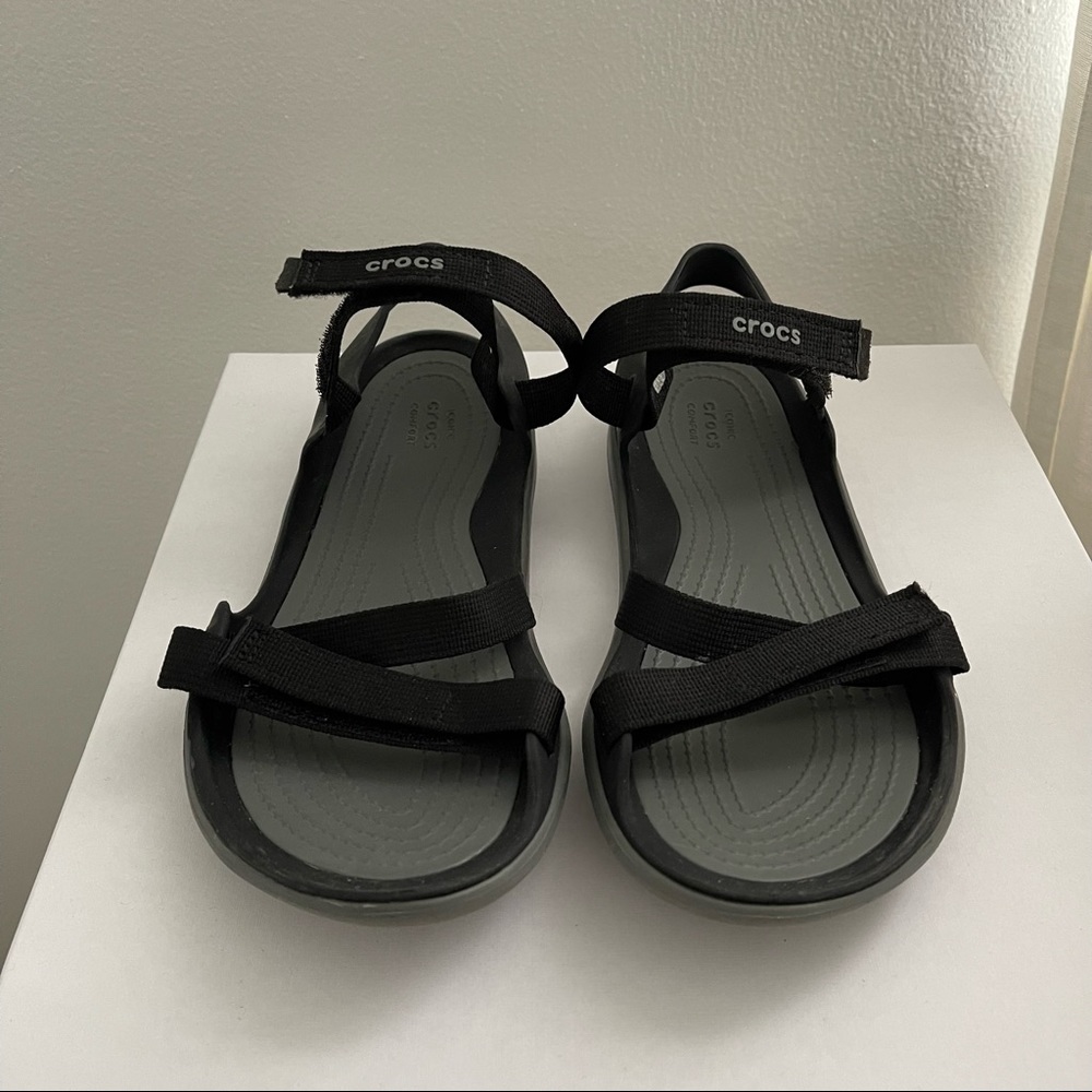 CROC VELCRO SANDALS, size 7